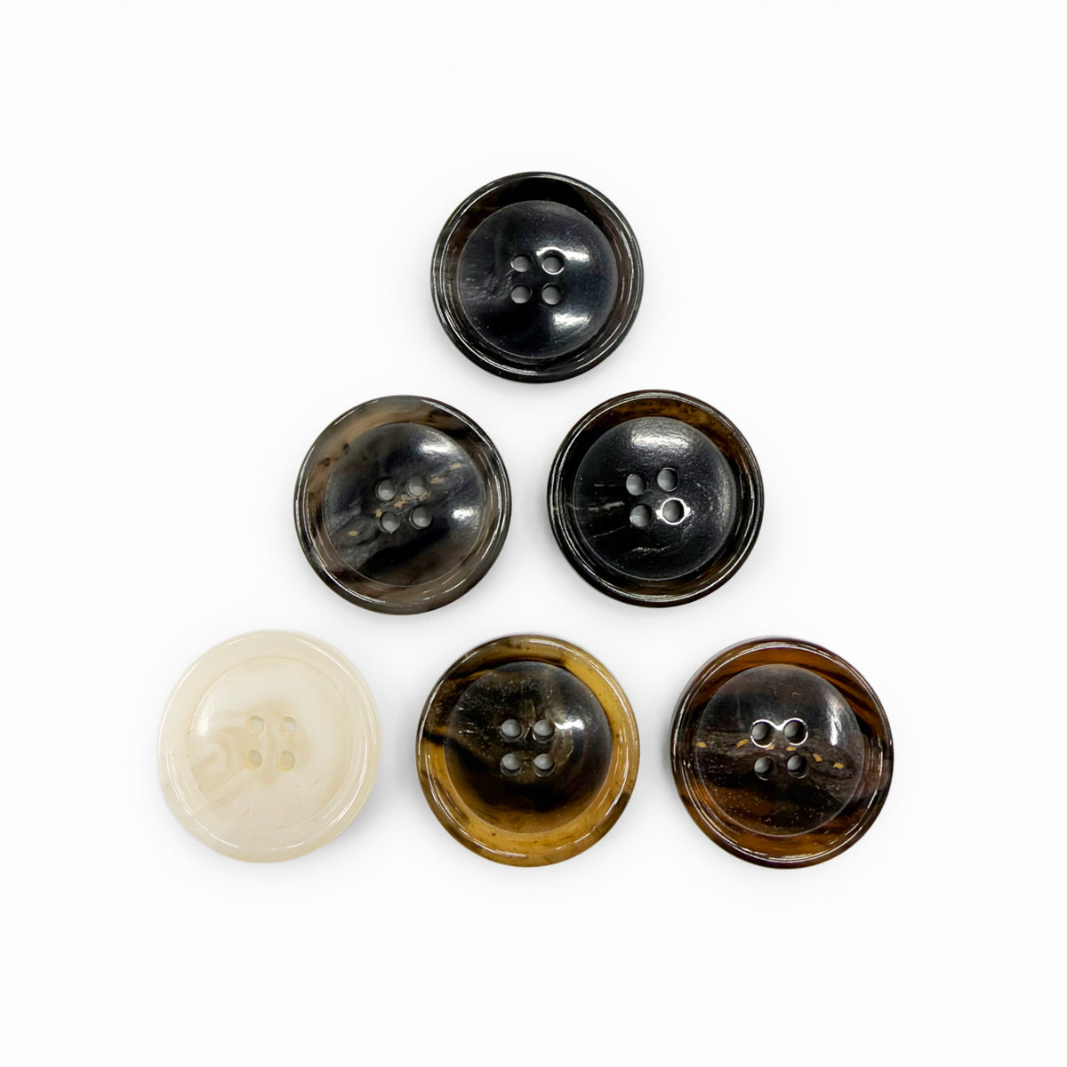 NC-032 round 4-hole polyester button with faux horn finish